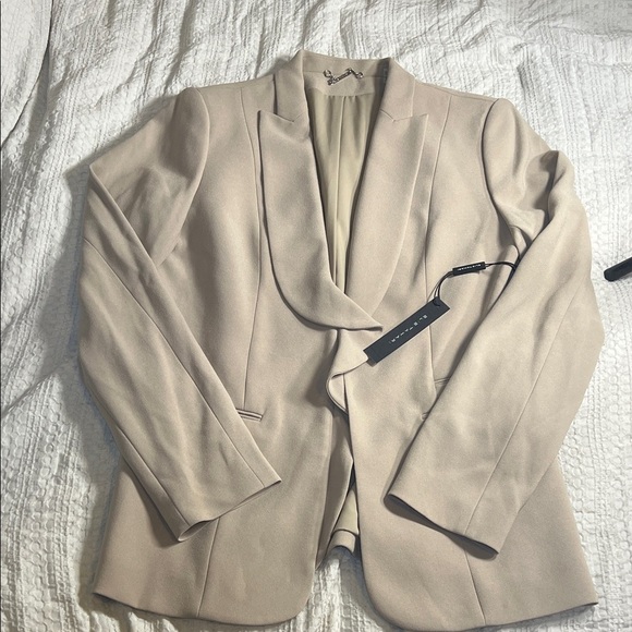 Elie Tahari Beige Blazer size 10